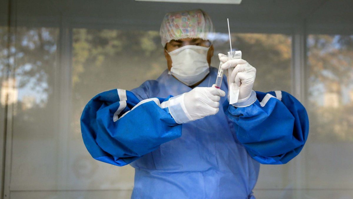 Eduardo De Pedro explicó que "hay una mutación del virus y hay circulación de nuevas cepas".