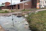 Vecinos de Villa del Parque reclaman por agua estancada, basura y desagües tapados.