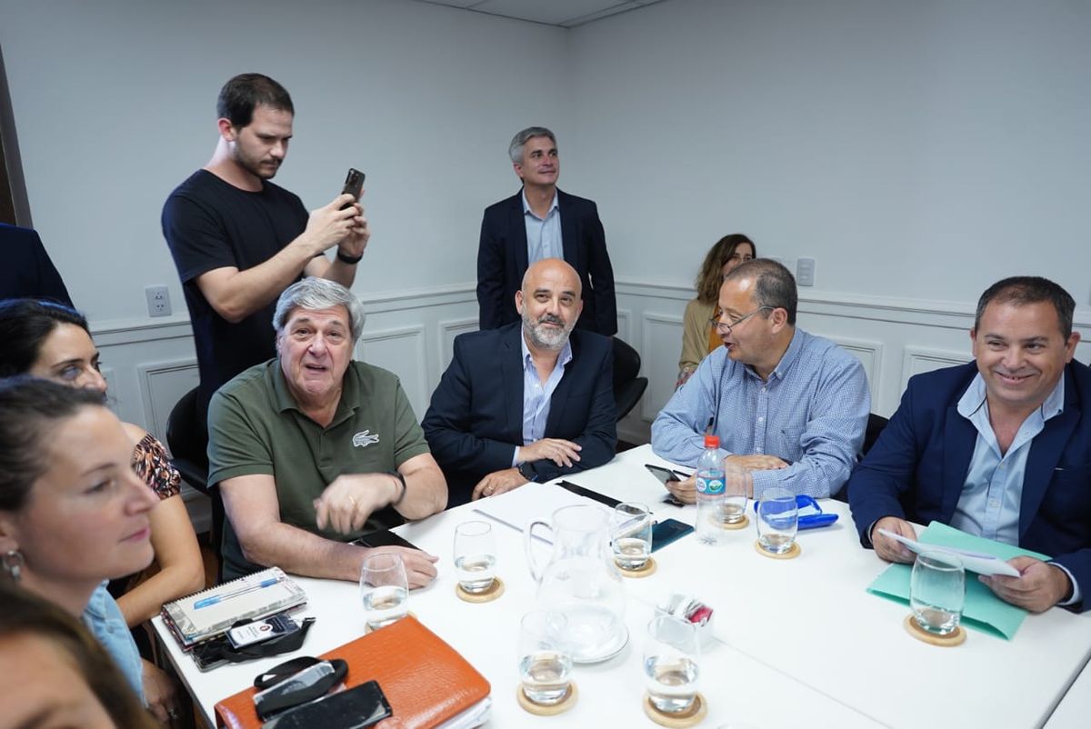 Los legisladores de los bloques opositores destacaron, tras el encuentro con los funcionarios, la falta de información y criticaron la discrecionalidad.