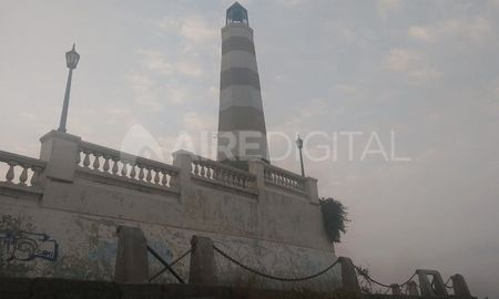 El faro de la Costanera Oeste fue inaugurado en 1996 por el entonces gobernador Jorge Obeid y el intendente de la ciudad Horacio Rosatti. El faro de la Costanera Oeste fue inaugurado en 1996 por el entonces gobernador Jorge Obeid y el intendente de la ciudad Horacio Rosatti.