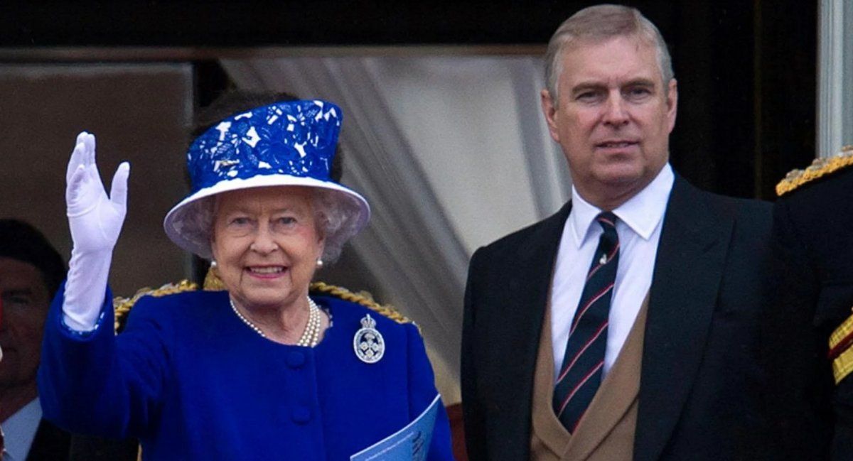 El hermano del rey Carlos III es investigado por darle presuntamente información al millonario pederasta durante su cargo público. El hermano del rey Carlos III es investigado por darle presuntamente información al millonario pederasta durante su cargo público.