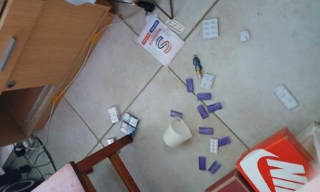 Delincuentes ingresaron a un comercio multirubro de Rincón, provocaron destrozos y se llevaron una importante cantidad de mercadería. Delincuentes ingresaron a un comercio multirubro de Rincón, provocaron destrozos y se llevaron una importante cantidad de mercadería.