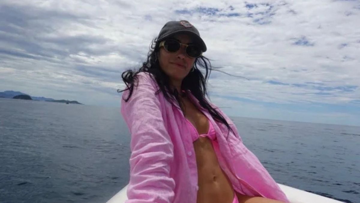 Lali deslumbró en Brasil con microbikinis que ya marcan tendencia para el verano 2026.