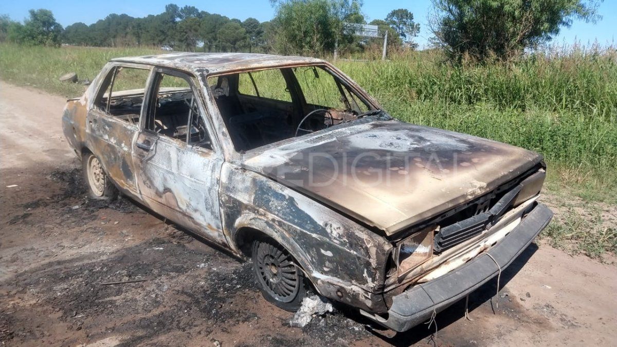 El auto sufrió un desperfecto mecánico y se incendió