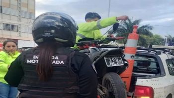 Momento de la retención de la motocicleta de Arriola en la mañana del domingo.