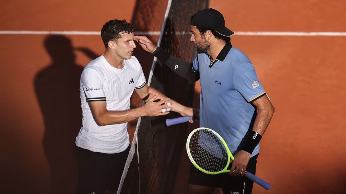Juan Manuel Cerúndolo se despidió de Roland Garros tras caer por 6-3, 7-6 (2) y 7-6 (6) ante Berrettini. Juan Manuel Cerúndolo se despidió de Roland Garros tras caer por 6-3, 7-6 (2) y 7-6 (6) ante Berrettini.