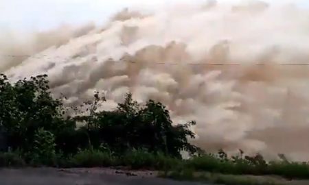 Al abrir las compuertas del dique Celestino Gelsi, el agua salió con toda la fuerza generando una especie de catarata. Las imágenes se viralizaron rápidamente y además sirvieron para dimensionar el estado de la provincia. Al abrir las compuertas del dique Celestino Gelsi, el agua salió con toda la fuerza generando una especie de catarata. Las imágenes se viralizaron rápidamente y además sirvieron para dimensionar el estado de la provincia.
