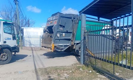 Una protesta de trabajadores de la empresa Cliba fue desactivada este viernes por la mañana por la Policía en el norte de la ciudad de Santa Fe. Una protesta de trabajadores de la empresa Cliba fue desactivada este viernes por la mañana por la Policía en el norte de la ciudad de Santa Fe.