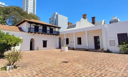 La Casa de los Aldao está ubicada en Monseñor Zaspe 2861, en la zona sur de la ciudad de Santa Fe. La Casa de los Aldao está ubicada en Monseñor Zaspe 2861, en la zona sur de la ciudad de Santa Fe.
