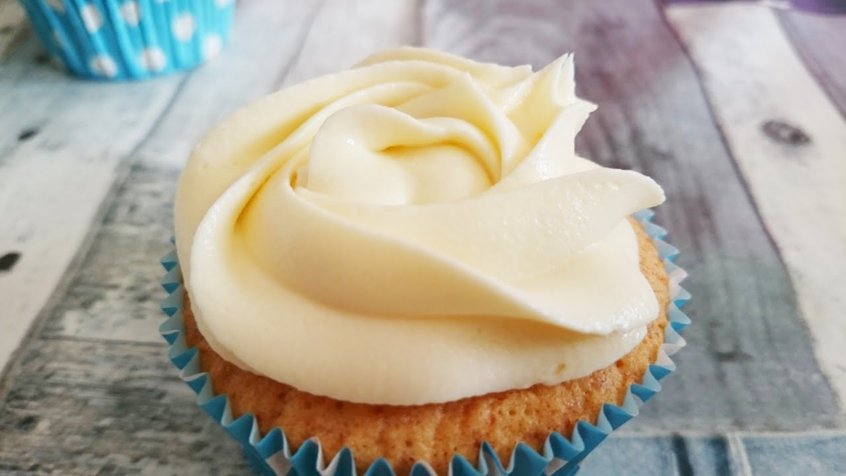 Cómo hacer buttercream de chocolate blanco: la receta fácil y deliciosa para decorar tus postres