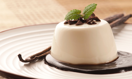 Panna cotta de vainilla: la receta sencilla para hacer un postre rico con pocos ingredientes Panna cotta de vainilla: la receta sencilla para hacer un postre rico con pocos ingredientes