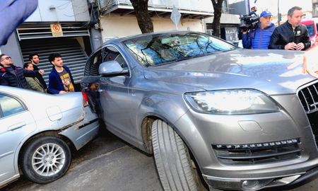 La China Suárez chocó con su camioneta frente a toda la prensa: el motivo La China Suárez chocó con su camioneta frente a toda la prensa: el motivo
