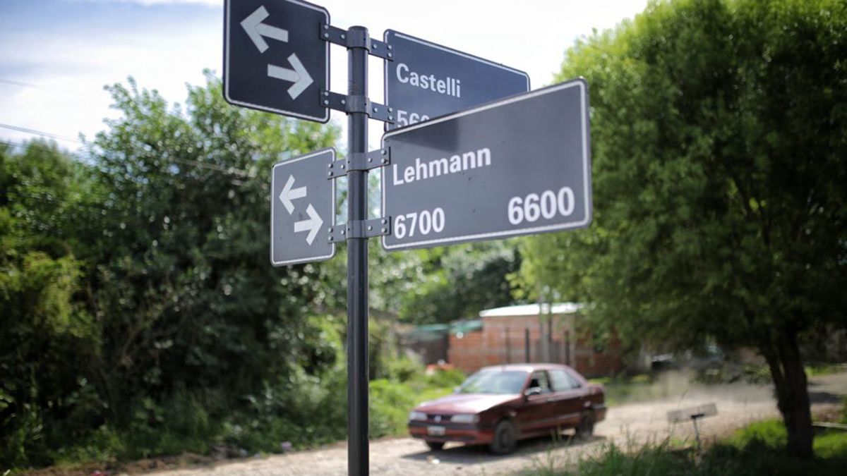 Esta semana se completaron las tareas de ripiado en las calles Lehmann, Castelli y otras del barrio Cabal. Las mejoras también benefician el acceso y egreso al barrio Las Lomas.