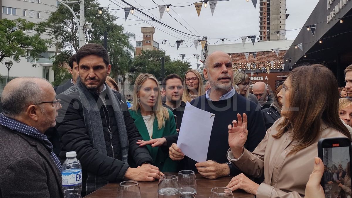 Maximiliano Pullaro junto a Horacio Rodríguez Larreta, Virginia Coudannes y Adriana Maximiliano Pullaro junto a Horacio Rodríguez Larreta, Virginia Coudannes y Adriana