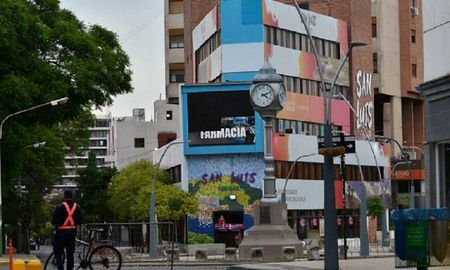 pertenecen al grupo de riesgo, se juntaron en una casa a guitarrear y a tomar alcohol y fueron detenidos pertenecen al grupo de riesgo, se juntaron en una casa a guitarrear y a tomar alcohol y fueron detenidos