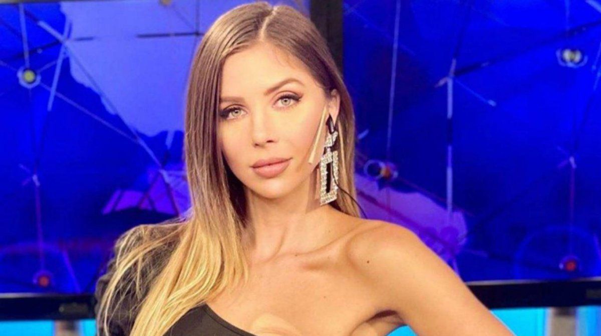 Romina Malaspina Se Desnudó En Instagram Para Posar Con Su Gatita 4985