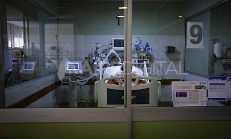 Aire de Santa Fe | PORTADA GALERIA UTI Coronavirus Cullen 001_MTH--MAA.jpg