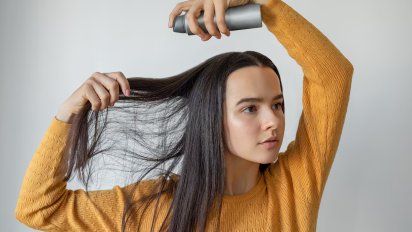 Cómo hacer tu propio champú en seco para el cabello