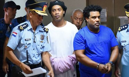 otorgan el arresto domiciliario a ronaldinho otorgan el arresto domiciliario a ronaldinho