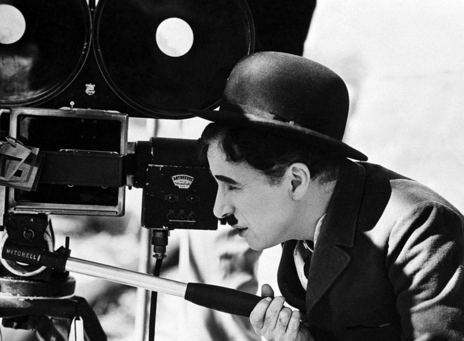 Charles Chaplin, el maestro del cine mudo que conquistó a todos con sus cintas.
