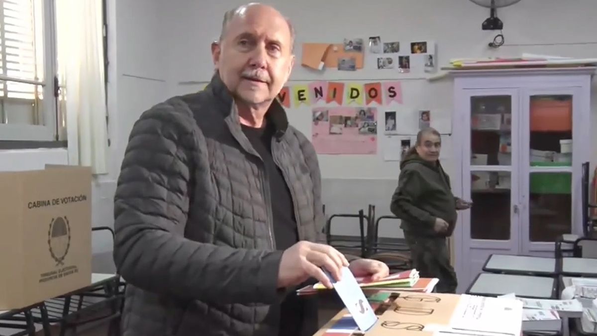 El mandatario realizó su voto en una escuela de la ciudad de Rafaela.&nbsp;