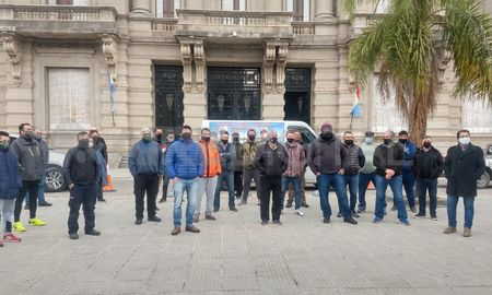 Trabajadores de sectores afines a la pesca deportiva volvieron a exigir que se habilite la actividad. Trabajadores de sectores afines a la pesca deportiva volvieron a exigir que se habilite la actividad.