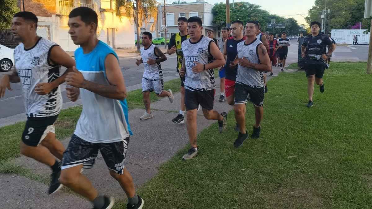 Deportivo Santa Rosa arrancó su pretemporada para la Liga Santafesina de Fútbol. Foto: Mauro González.