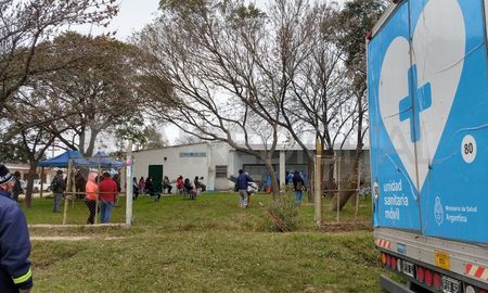 Los testeos se realizaron en el centro de salud y no en el camión, ya que no se pudo colocar el vehículo en el espacio adecuado. Los testeos se realizaron en el centro de salud y no en el camión, ya que no se pudo colocar el vehículo en el espacio adecuado.
