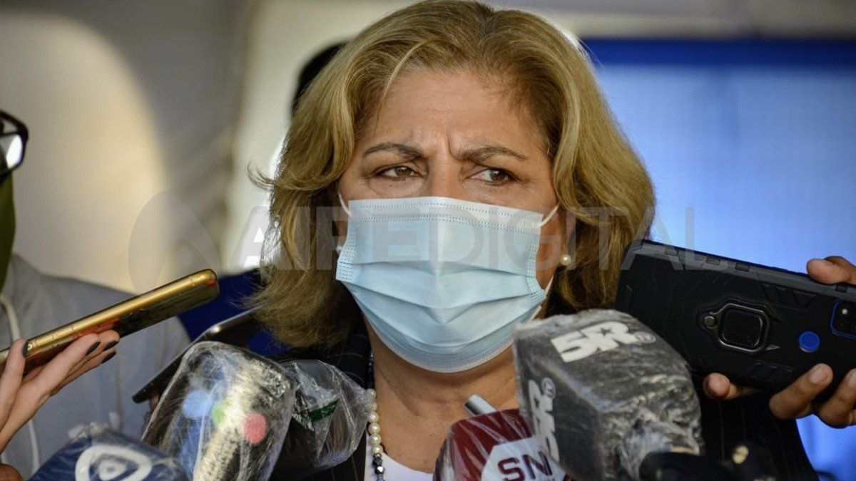 La ministra confirmó que en los próximos días comienza la vacunación de personas menores de 70 años.