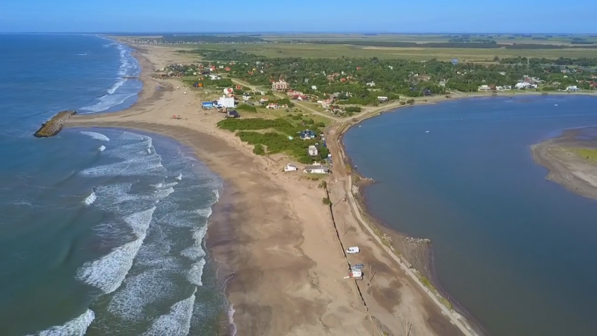 Conocida como la ciudad del pejerrey, esta localidad bonaerense atrae a pescadores de todo el país gracias a su laguna albufera. Conocida como la ciudad del pejerrey, esta localidad bonaerense atrae a pescadores de todo el país gracias a su laguna albufera.