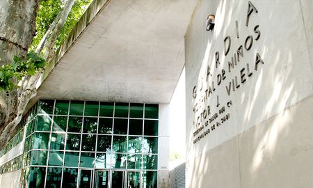 El bebé está fuera de peligro. El bebé está fuera de peligro.