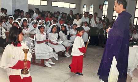 Alessandra Tafur fue monaguilla del actual Papa León XIV durante su paso por Trujillo, Perú, entre 1992 y 1999. Alessandra Tafur fue monaguilla del actual Papa León XIV durante su paso por Trujillo, Perú, entre 1992 y 1999.