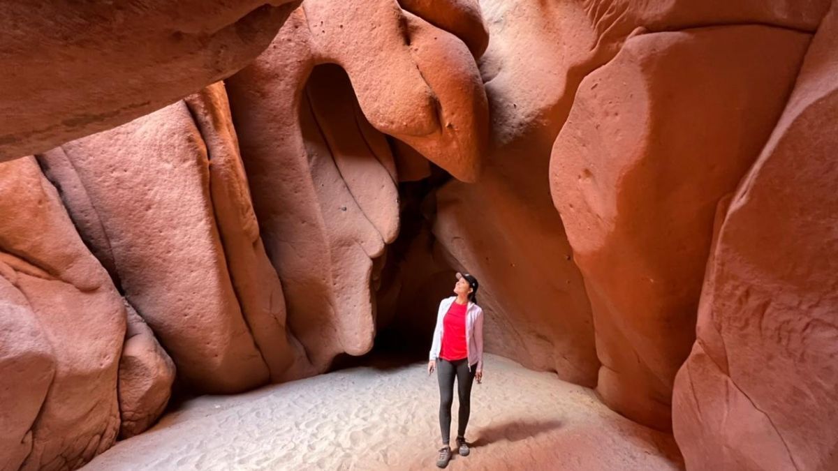 Dentro de las cuevas se pueden descubrir pinturas rupestres del año 200 a.C. Dentro de las cuevas se pueden descubrir pinturas rupestres del año 200 a.C.