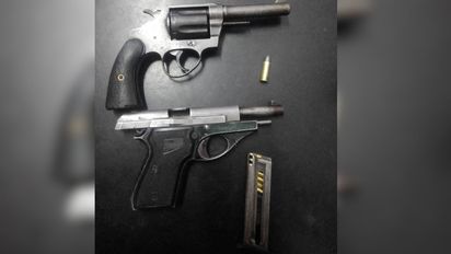 Santa Fe: la policía detuvo a una pareja que andaba en moto y descartó dos armas mientras intentaba escapar