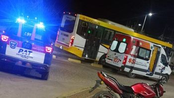 El hecho ocurrió en Avenida Blas Parera durante la noche de este domingo.