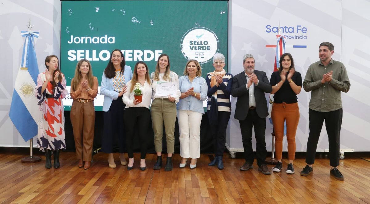 En total, unas 30 empresas resultaron distinguidas con el Sello Verde. En total, unas 30 empresas resultaron distinguidas con el Sello Verde.