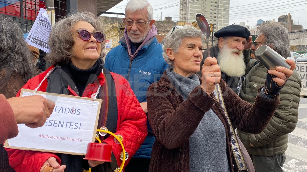 Es que según lo establece la reforma jubilatoria sancionada por la Legislatura en 2024, el sector pasivo cobrará los aumentos con una demora de, al menos, 60 días.