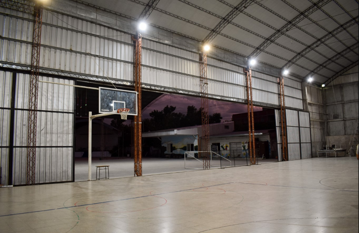 Toda la luminaria LED es mucho más eficiente que la convencional.