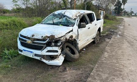 Una camioneta protagonizó un accidente en el límite de Aristóbulo del Valle y la Ruta 2, camino a Monte Vera. Una camioneta protagonizó un accidente en el límite de Aristóbulo del Valle y la Ruta 2, camino a Monte Vera.