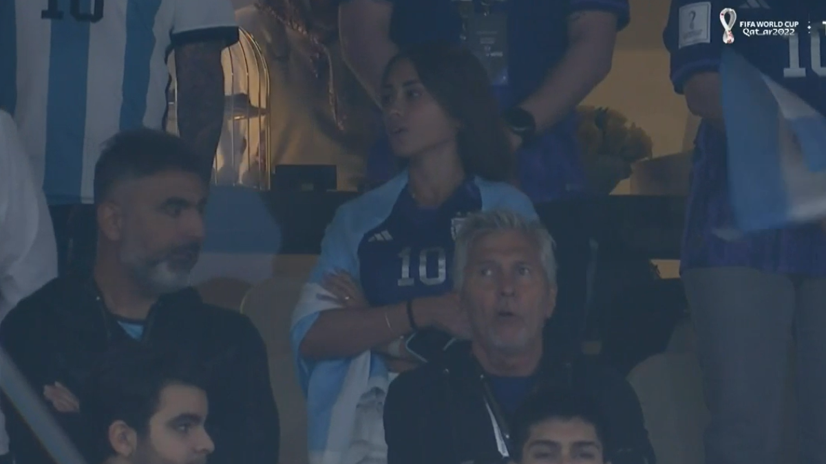 Antonela Roccuzzo fue a ver Argentina - Países Bajos con su cábala de siempre.