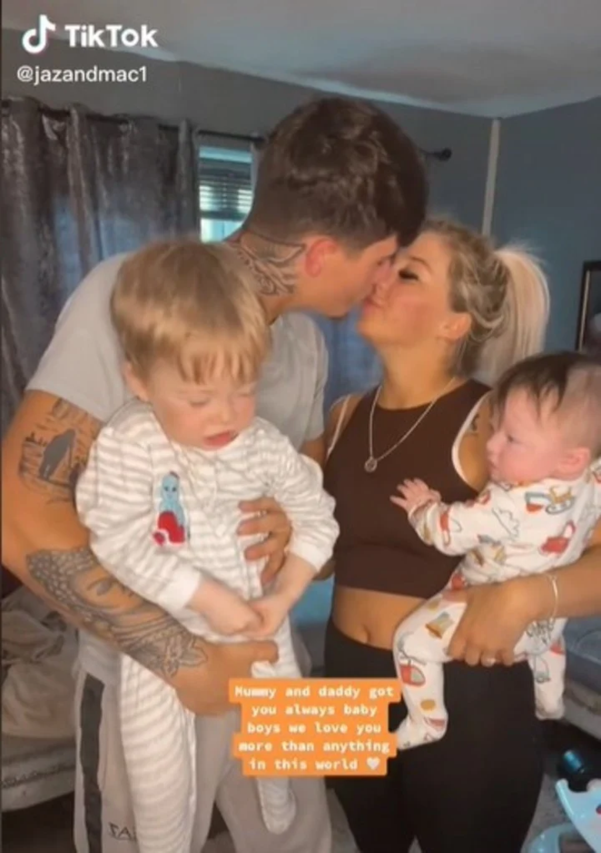 Una captura de los videos que suben a TikTok.