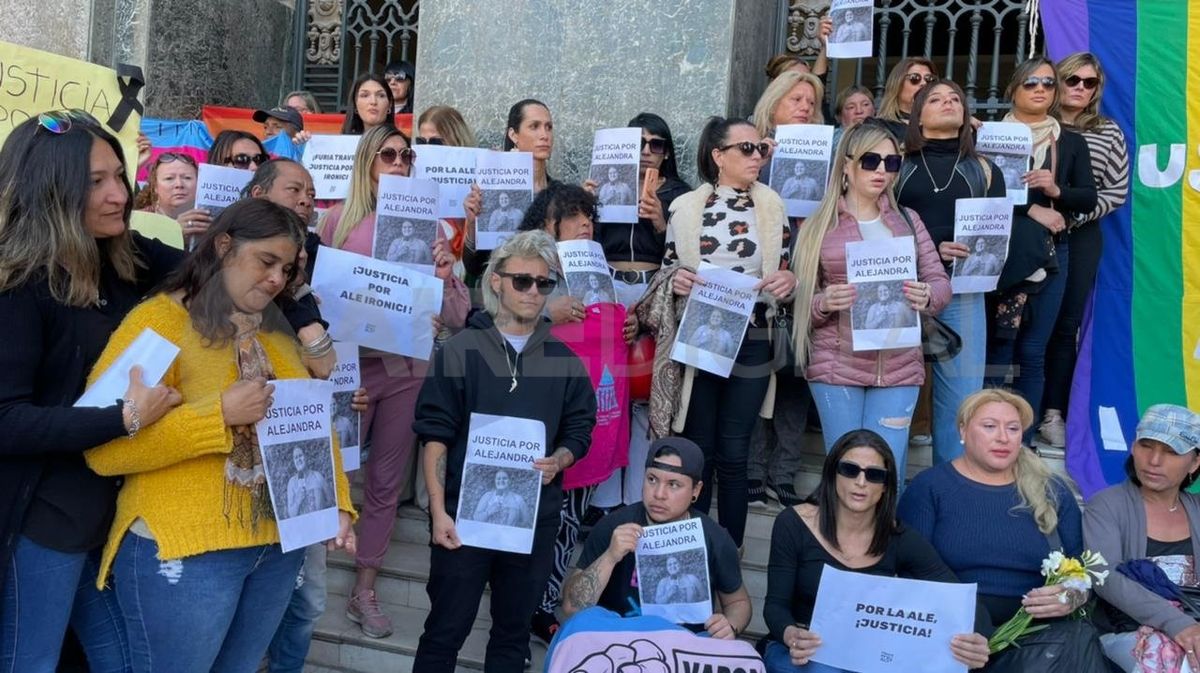 El pedido de justicia se replicó incansablemente este lunes por la tarde frente a Tribunales.