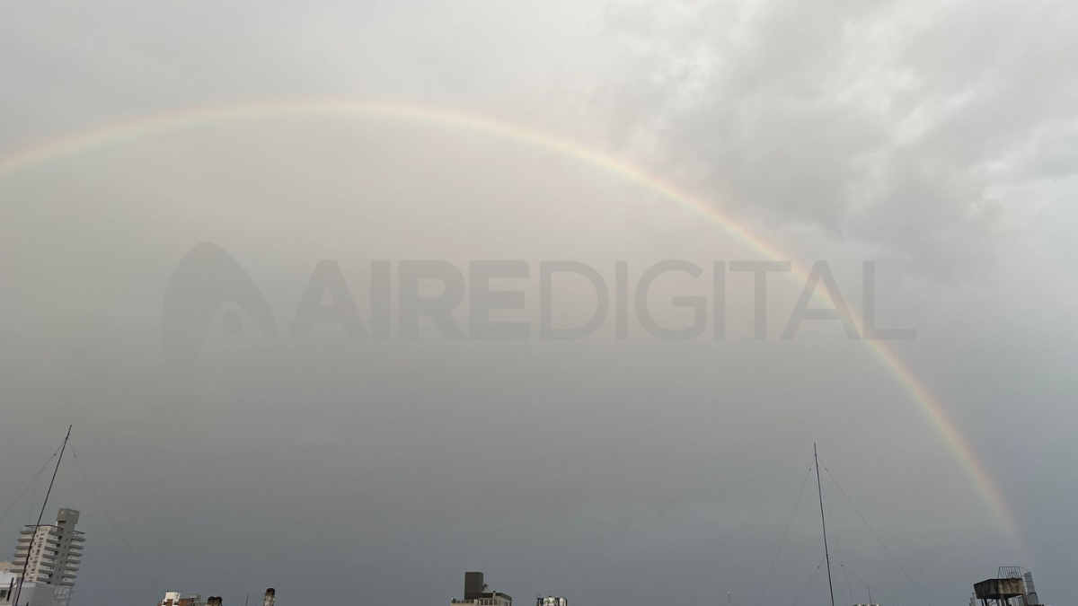 Un arco iris pudo verse en el cielo de Santa Fe. Un arco iris pudo verse en el cielo de Santa Fe.