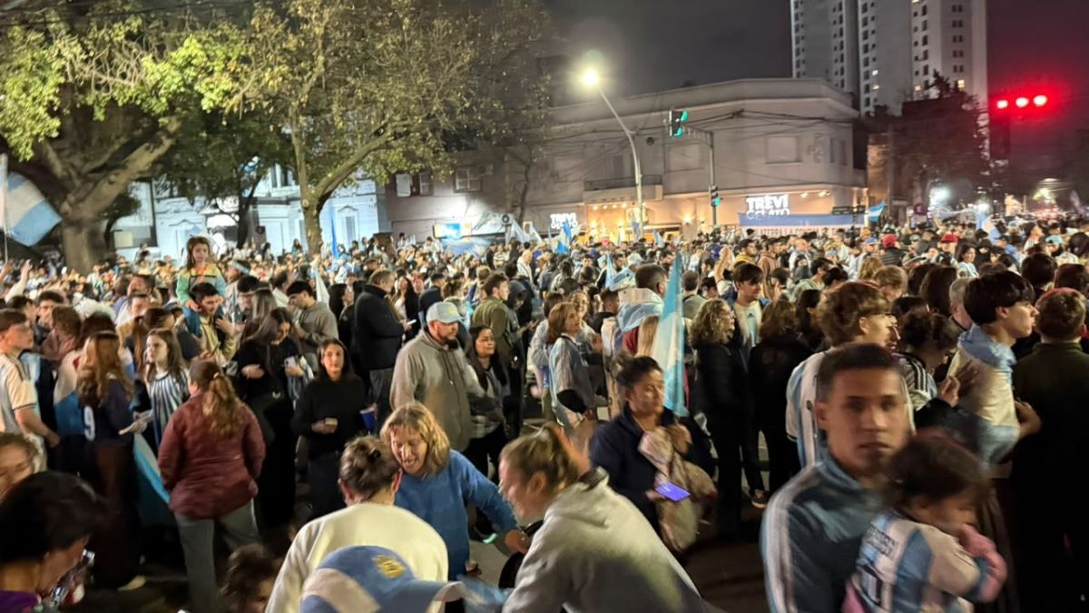 Así festejó Santa Fe la victoria de Argentina contra Inglaterra. Así festejó Santa Fe la victoria de Argentina contra Inglaterra.