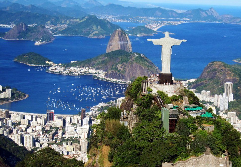 Brasil sale de la recesión: la actividad económica creció un 1% en 2017