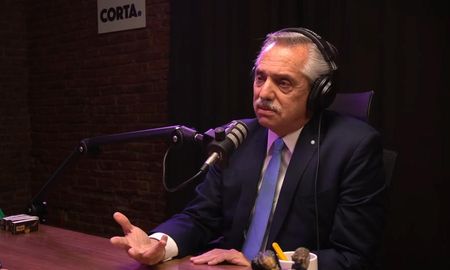 En una entrevista este domingo, Fernández elogió el trabajo de Sergio Massa y apuntó contra Macri y Juntos por el Cambio. En una entrevista este domingo, Fernández elogió el trabajo de Sergio Massa y apuntó contra Macri y Juntos por el Cambio.