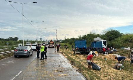 El siniestro ocurrió cerca de las 1:30 de la madrugada, a la altura de la bomba 5, y provocó complicaciones en el tránsito hasta pasadas las 16. El siniestro ocurrió cerca de las 1:30 de la madrugada, a la altura de la bomba 5, y provocó complicaciones en el tránsito hasta pasadas las 16.