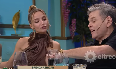 Los actores mantuvieron un intercambio de palabras en el momento del brindis. Los actores mantuvieron un intercambio de palabras en el momento del brindis.