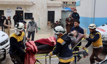 Se produce 20 días después de los devastadores episodios que más de 44.000 muertos y casi dos millones de personas sin hogar. Se produce 20 días después de los devastadores episodios que más de 44.000 muertos y casi dos millones de personas sin hogar.