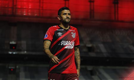 A los 40 años, Lucho González anunció su retiro como futbolista profesional. A los 40 años, Lucho González anunció su retiro como futbolista profesional.